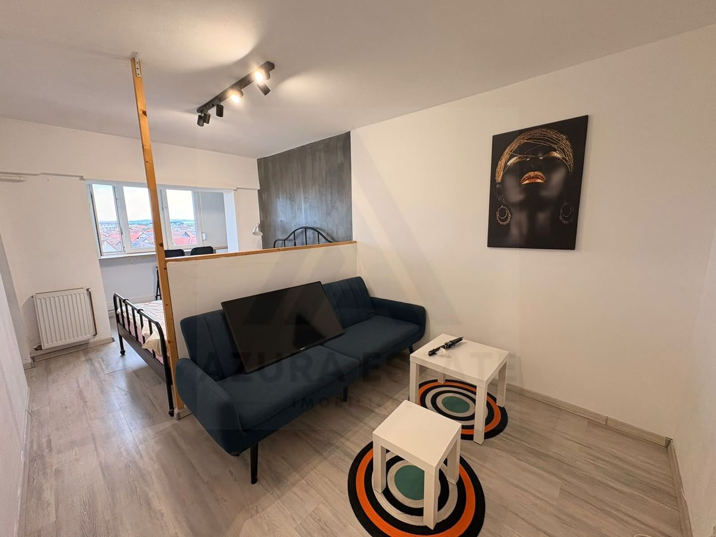 Studio renovat cu balcon inchis si bucatarie separata pe Siretului - Poză 1