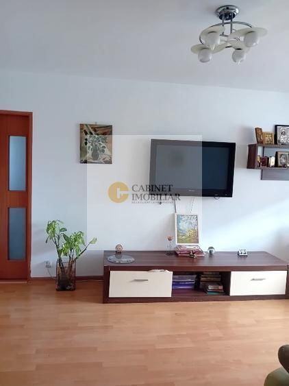 4 Camere - 100MP | Creditabil | 2/10 | 2 Bai | 1979 | Piata Gorjului - Poză 2