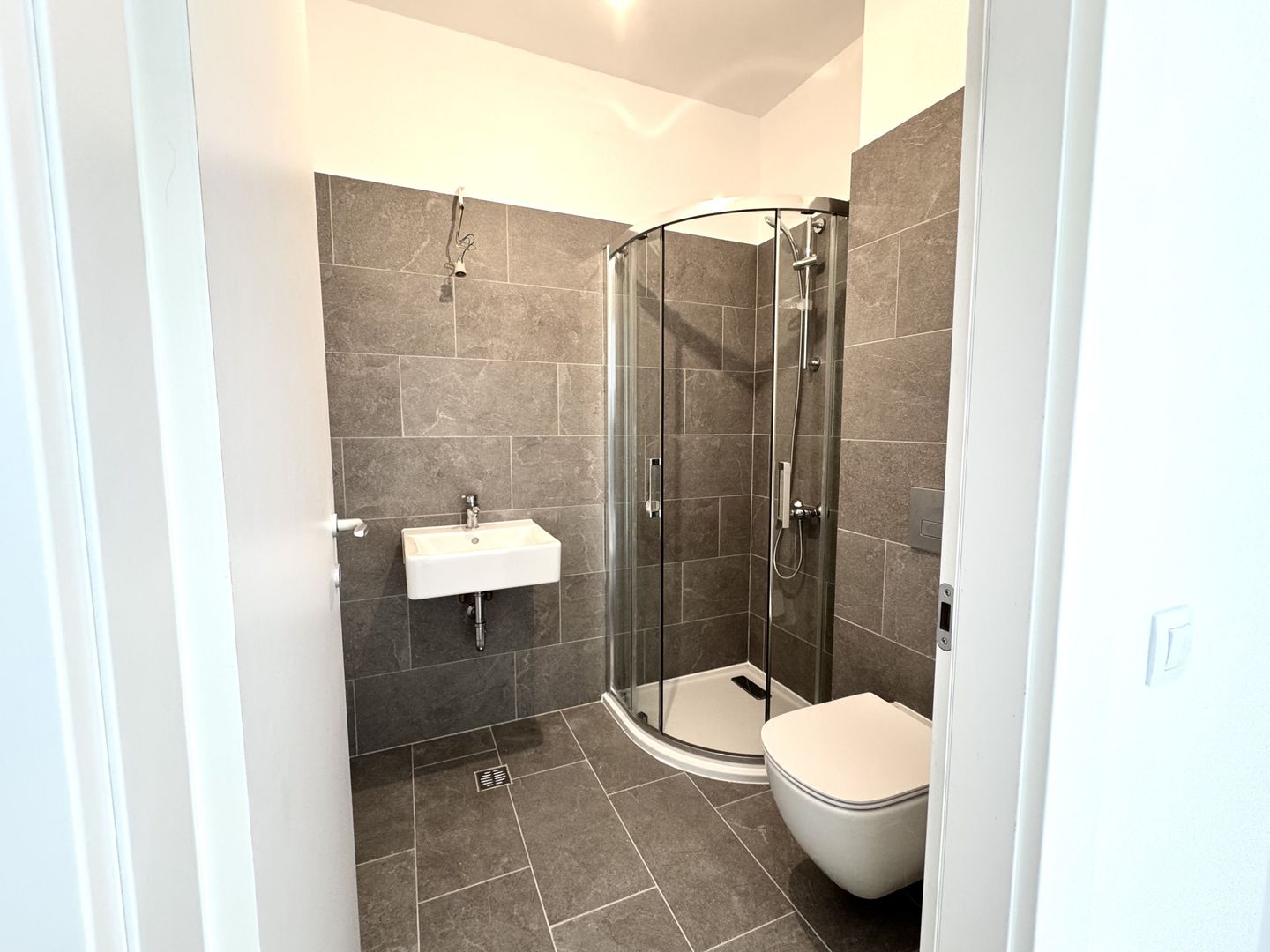 3 camere. Bucătărie Open-Space - Verdere curte interioară - Poză 5