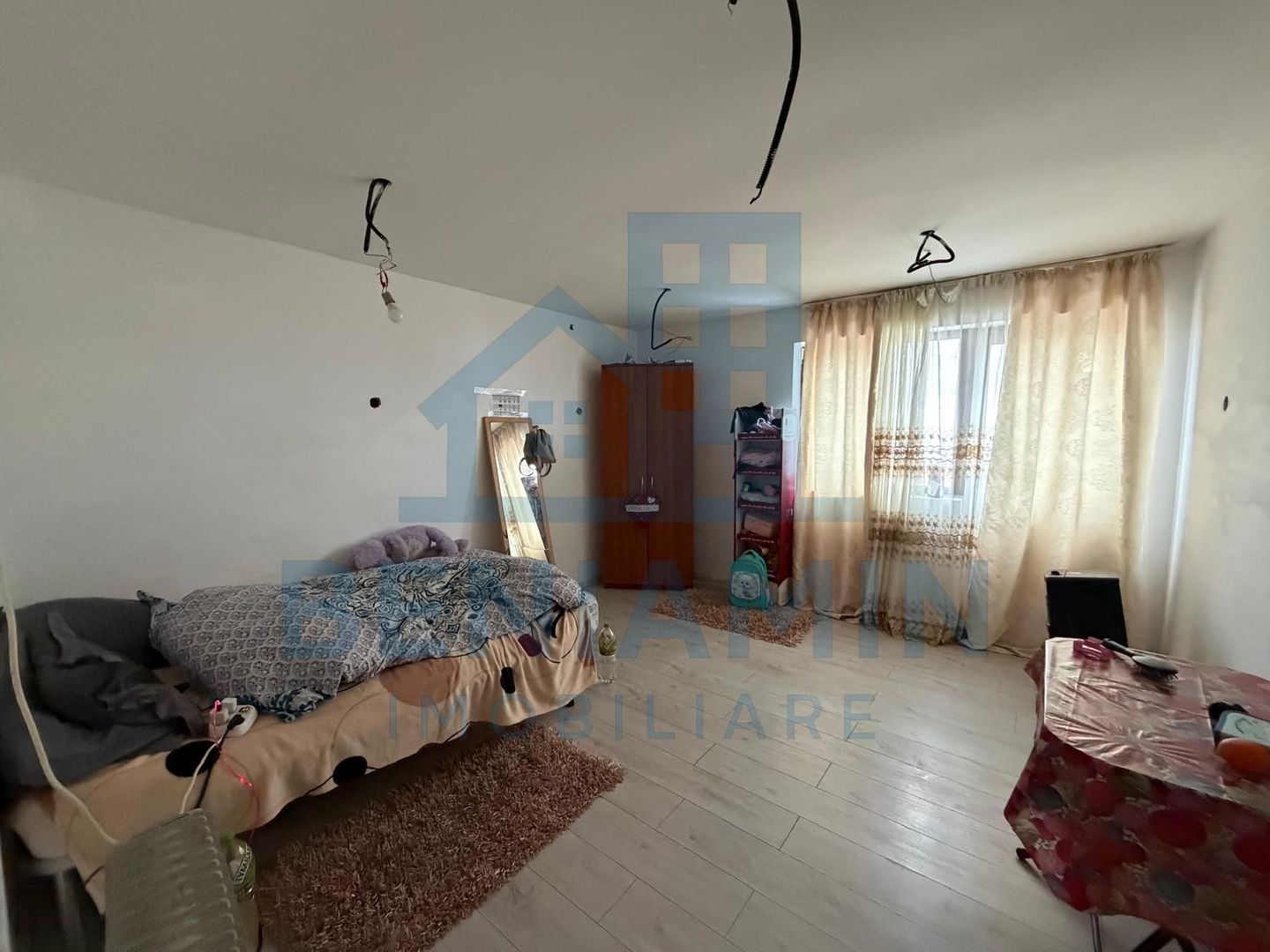 Casa situata in Catargiu Baraganului P+1+M suprafata 170mp-zona buna - Poză 4