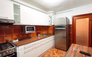 Apartament spatios cu 2 balcoane, centrala proprie, zona Micalaca - Poză 4