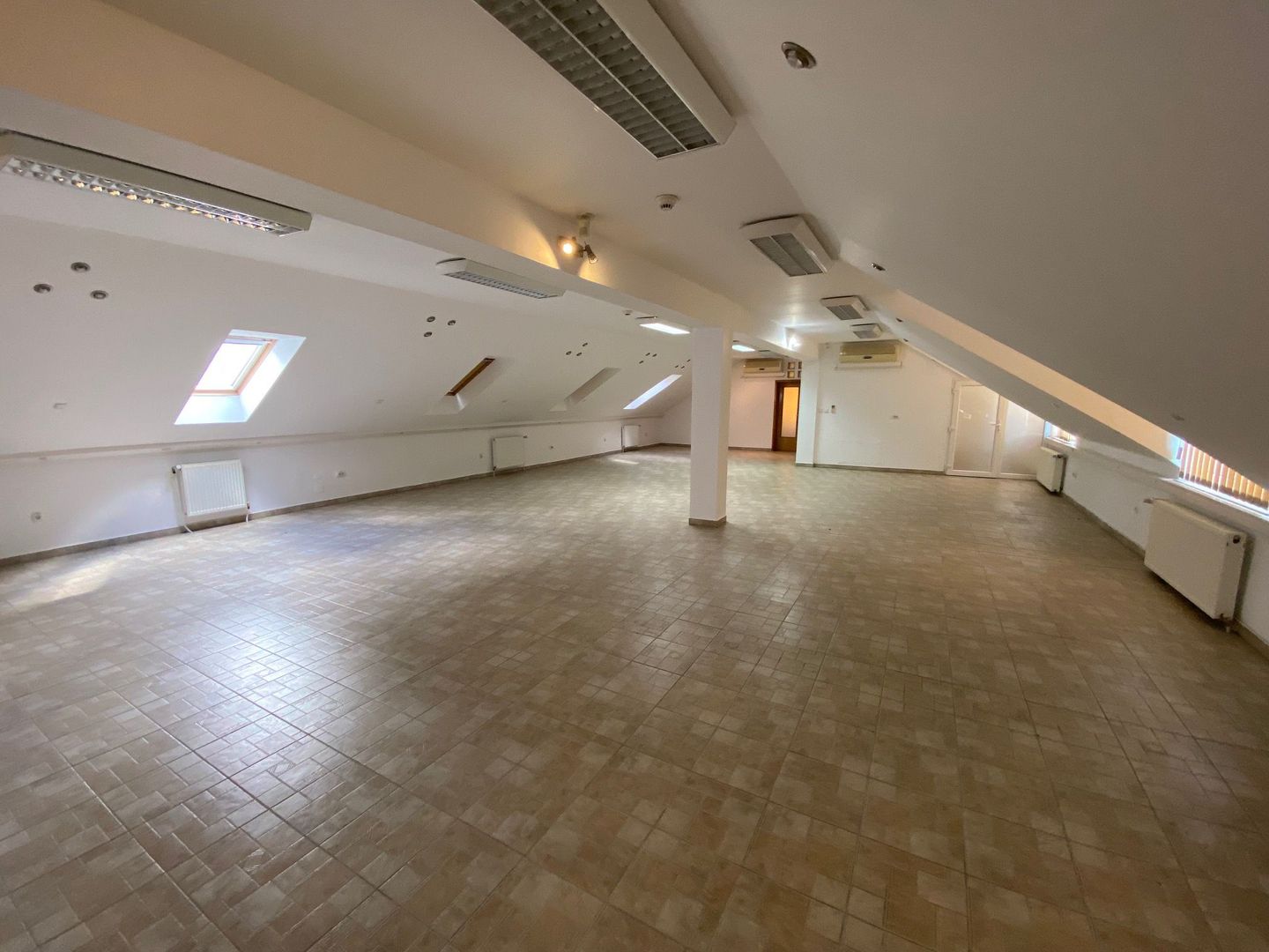 Cladire de birouri zona Olimpia Stadion  suprafață 1.100 mp - Poză 23