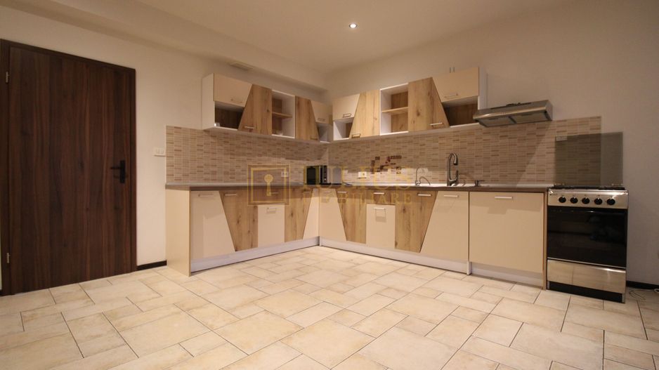 Cetatii; 5 camere, spatiu depozitare, garaj, curte, ideal pentru sediu firma. - Poză 9