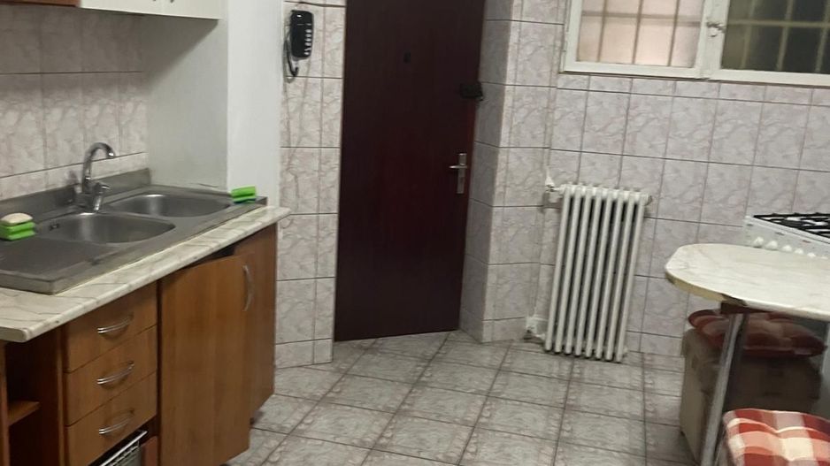 De vanzare Apartament 4 camere, consolidat, Piata Romana ULTRACENTRAL - Poză 3