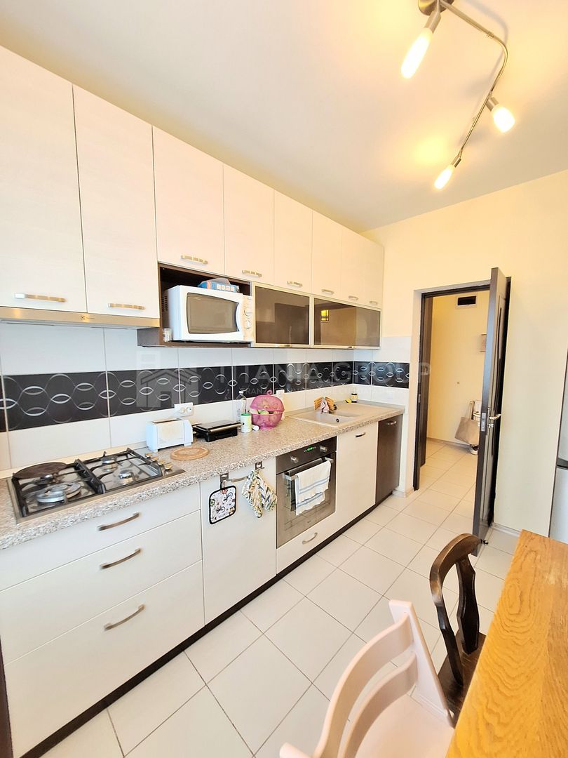 Apartament 2 camere cu vedere superba, modern mobilat+parcare, Coresi - Poză 2