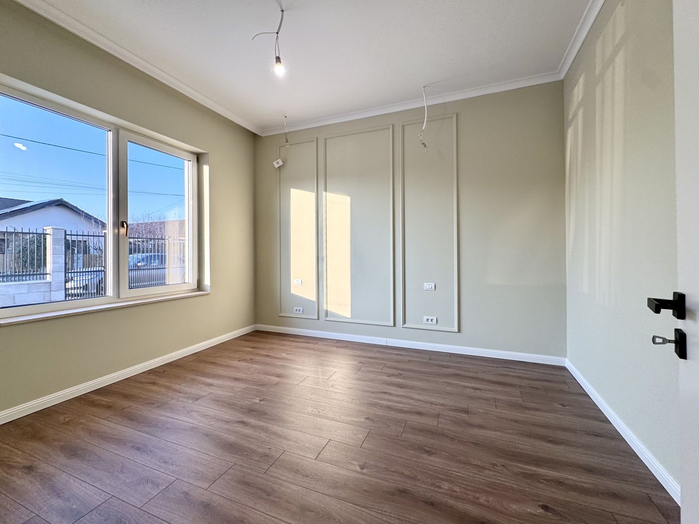 Duplex modern cu grădină, la intrare în Moșnița Nouă - Poză 1