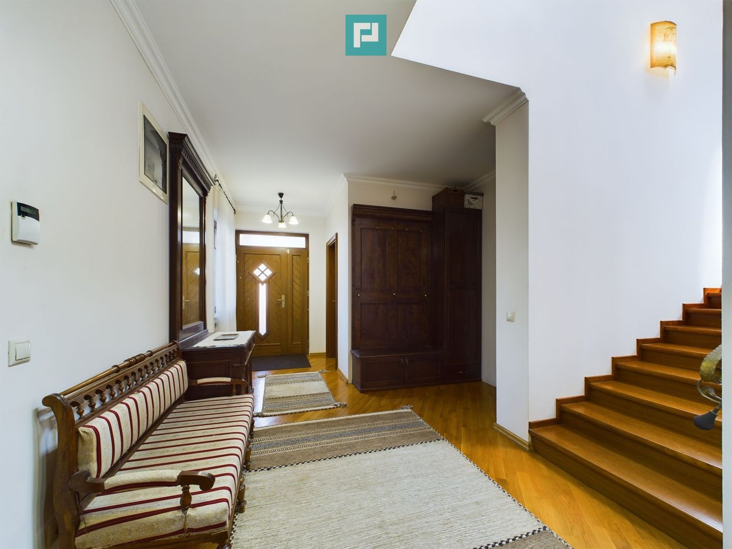 Vilă/casă cu 6 camere 400mp în Dumbrăvița - Poză 30