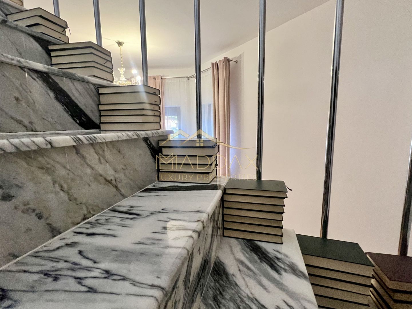 Casa **8 camere** // Domenii - Poză 5