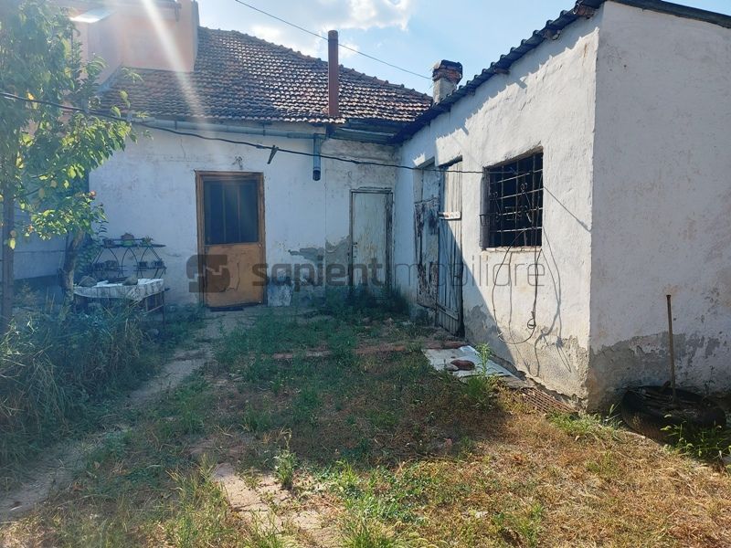 Teren de vanzare str.Colinelor cu casa demolabila - Poză 2