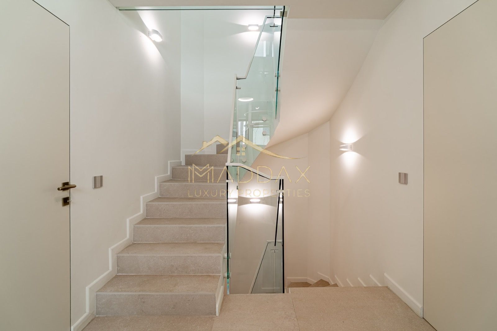 Vila Unica Noua cu 8 camere *300mp* /fotovoltaice si pompa cladura// Dorobanti - Poză 25