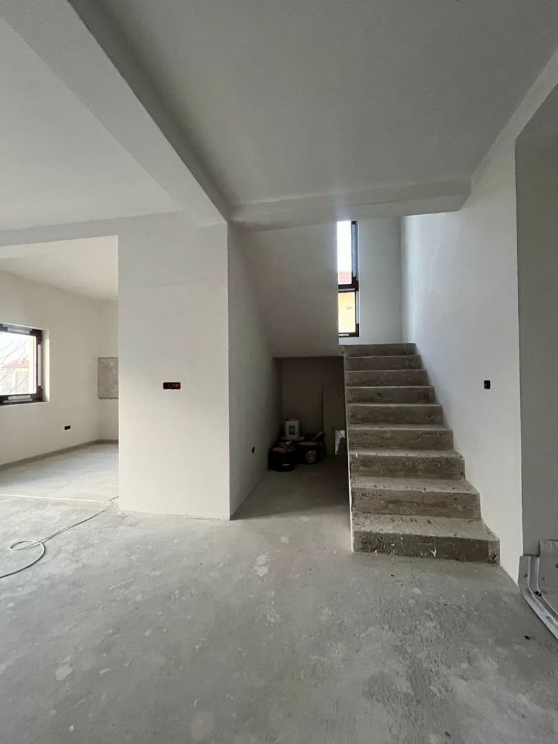 Duplex despartit prin camera tehnica - Poză 5