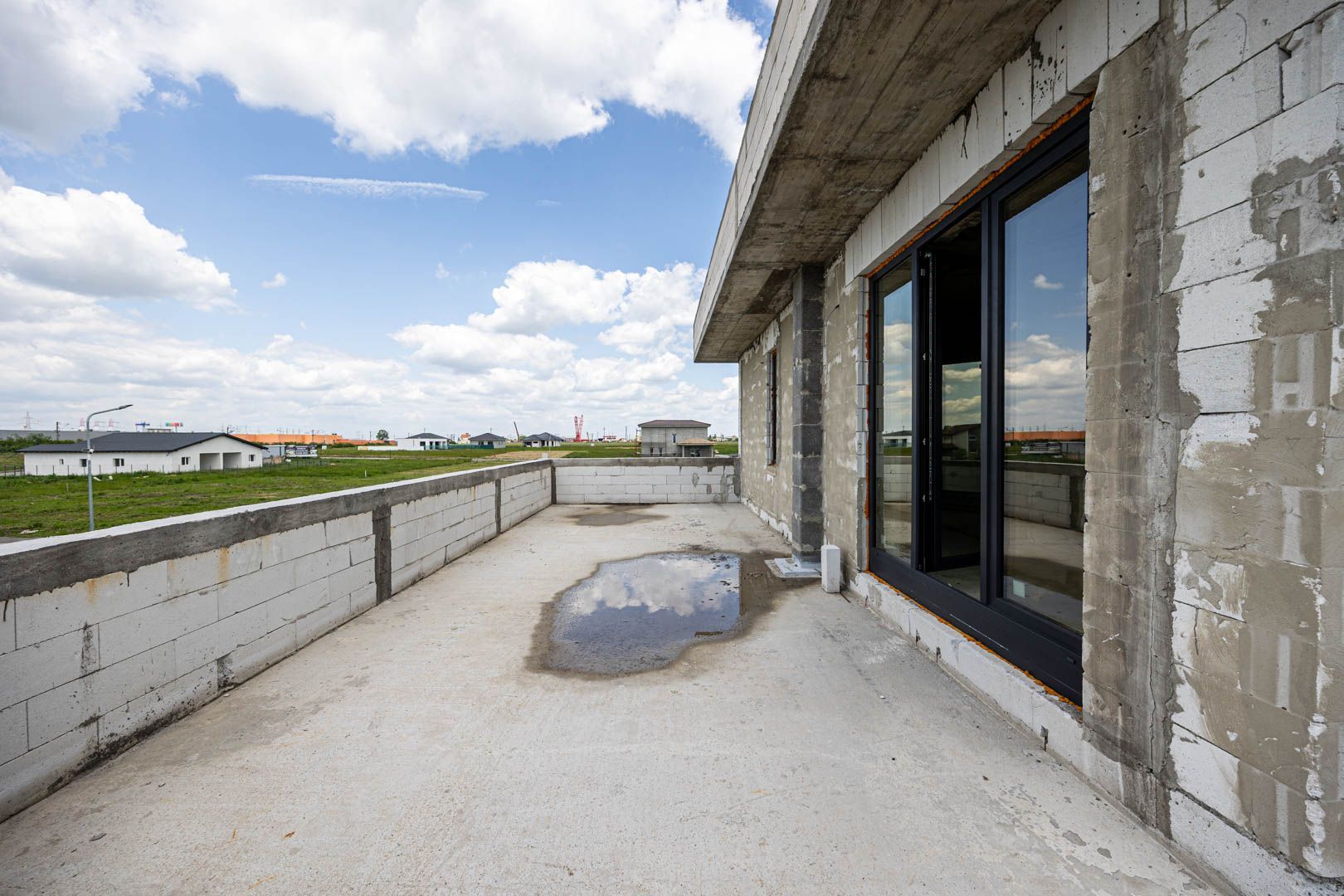 PROPRIETATE VÂNDUTĂ! Vilă spațioasă– Via Carmina, Arad. - Poză 2