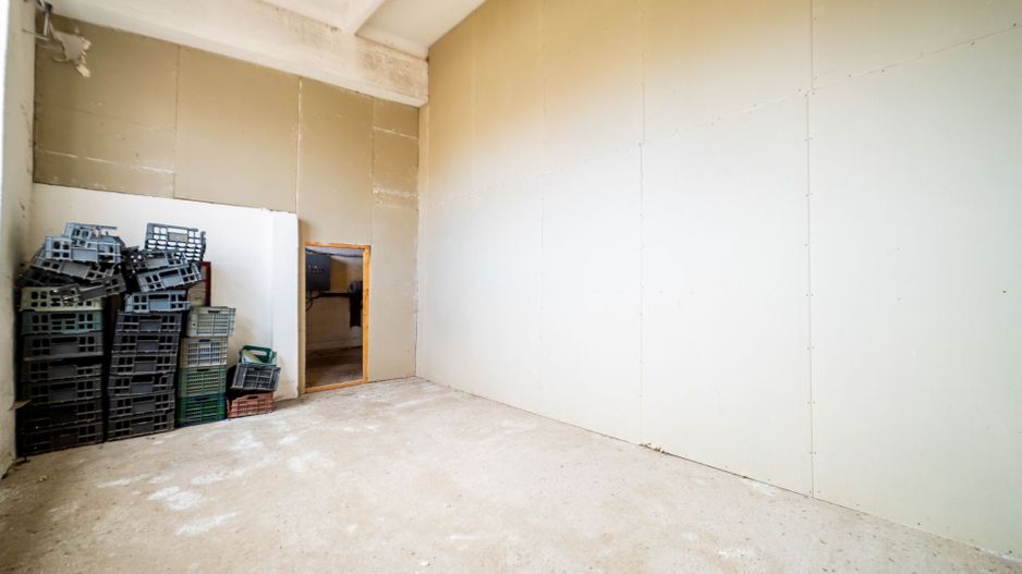 Hală spațioasă în Lipova oportunitate investiție - Poză 4