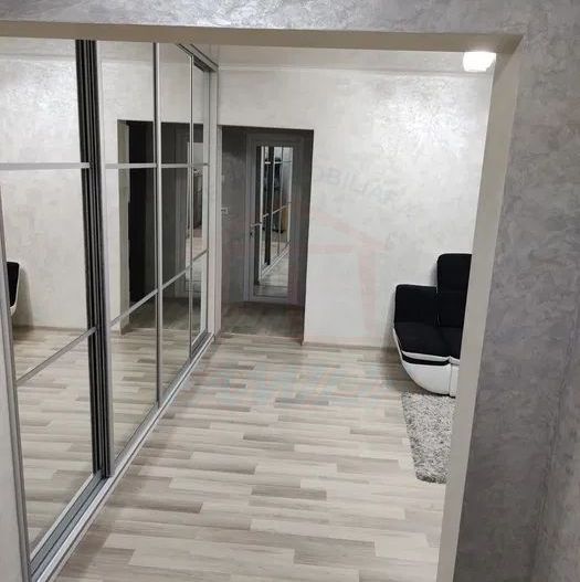 Vanzare apartament 3 camere, Micro 17, Pret 88.000 EURO, sup 64mp - Poză 3