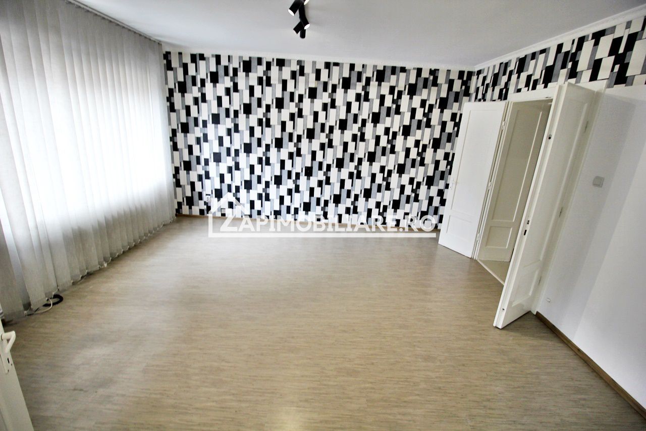 Spatiu birouri 4 camere, 2 băi,100 mp. zona centrală - Poză 2