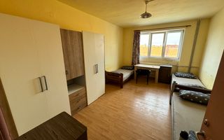 24 de locuri de cazare in 8 garsoniere si anexe pe un etaj intreg - Poză 1