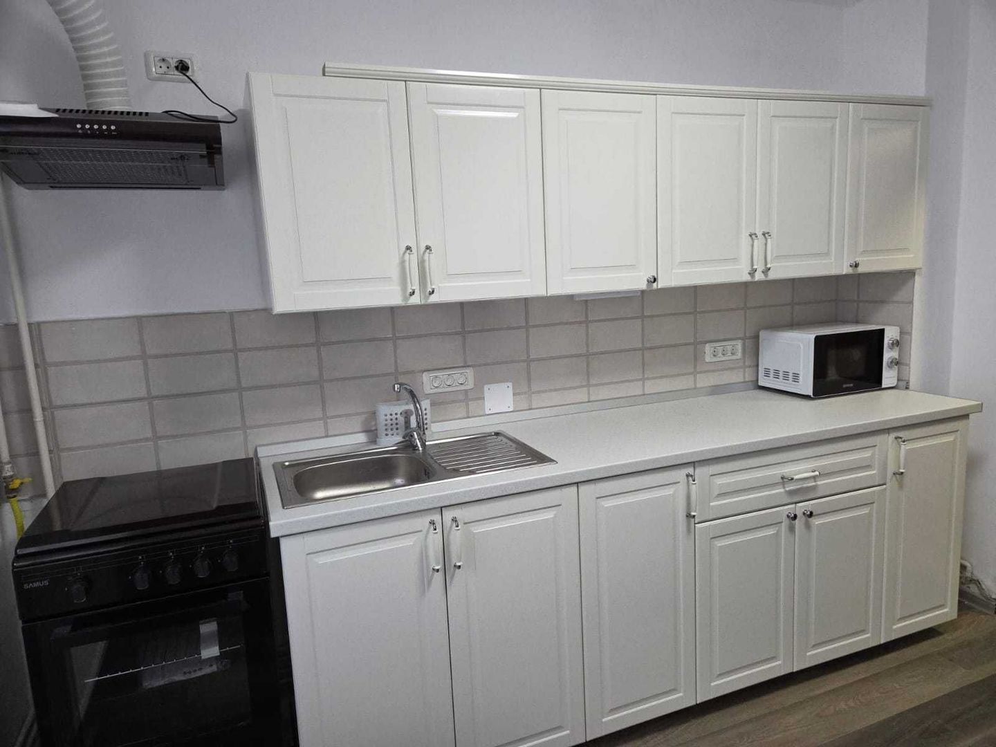 Spitalul Județean | 3 Camere Decomandate | Etaj 1 | Centrală Proprie | Renovat - Poză 3