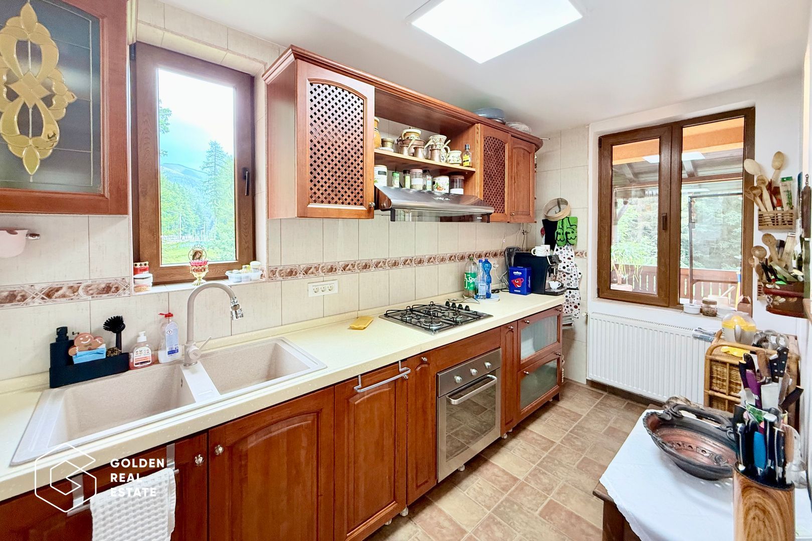 Vila de exceptie in Sinaia, mobilata, utilata, cu vedere superba - Poză 10