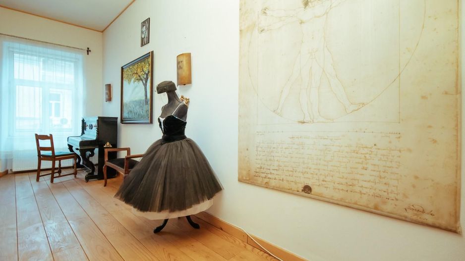 Piata Sfatului, apartament  deosebit, luminos, cu priveliște frumoasă - Poză 3