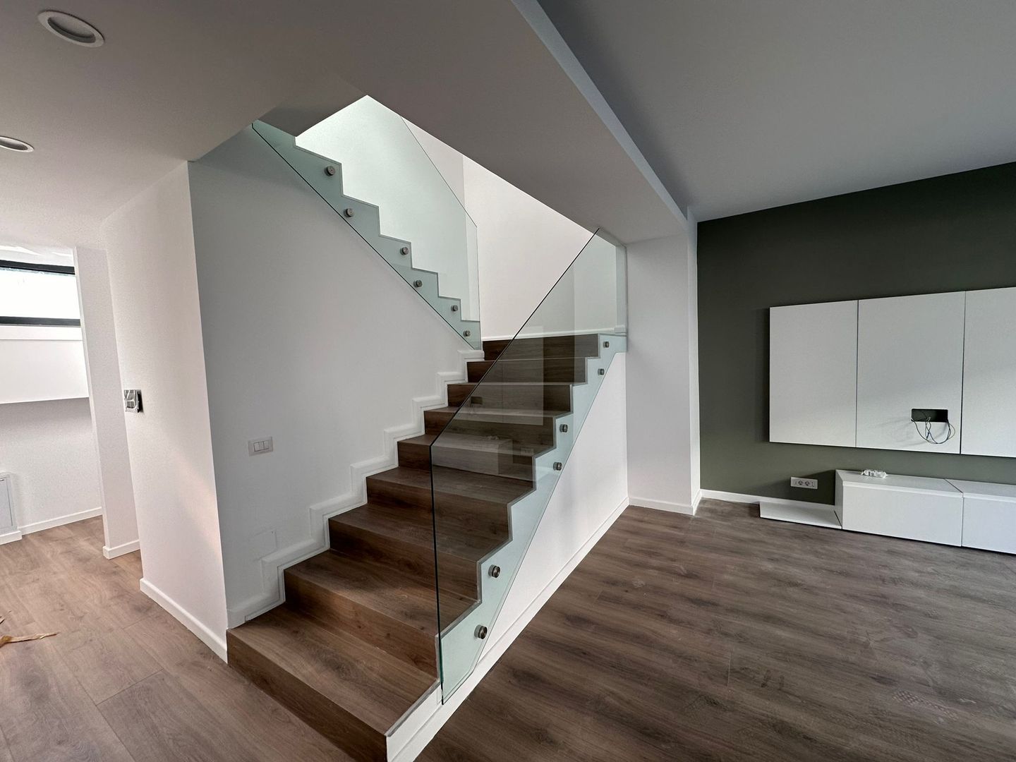 Vila lux  nemobilata cu 5 camere de inchiriat i - Poză 8