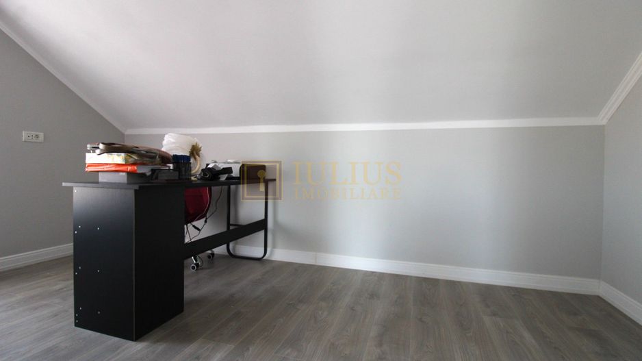 Curte, 4 apartamente, 8 camere, perfectă pt activități educaționale-Dumbravita - Poză 15