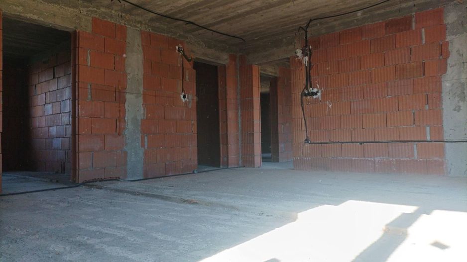 Aproape de oraș! Vânzare casă cu 5 camere în Ulmi! - Poză 13