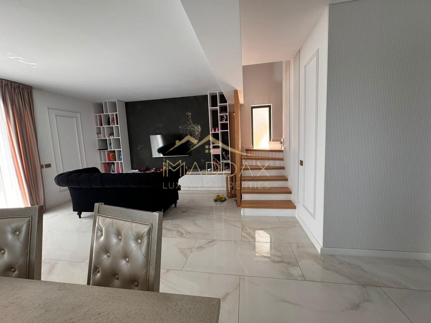 Vila moderna 6 camere // 190mp // teren 300mp / Tunari - Poză 12