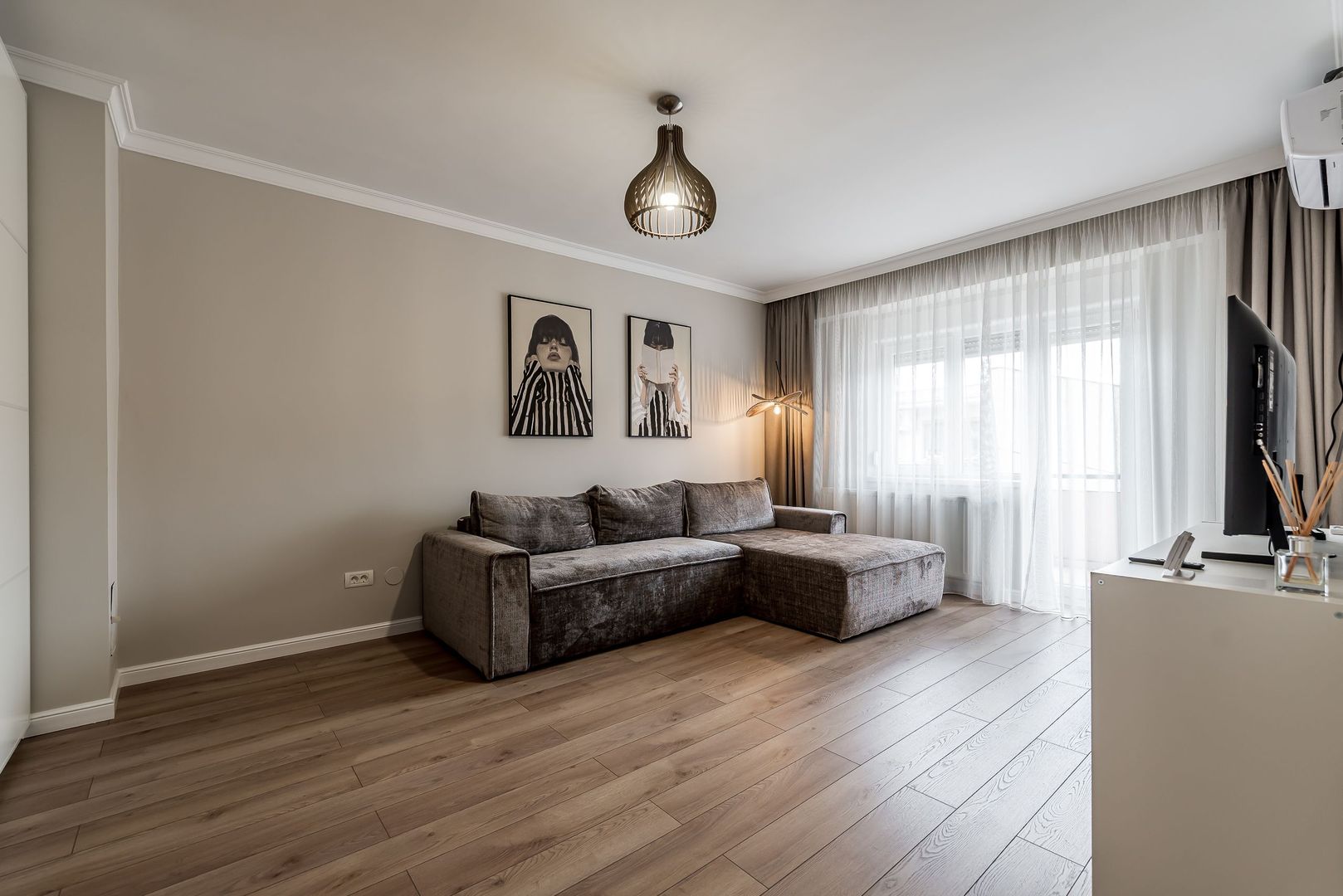 Apartament ultrafinisat la cheie cu 2 camere decomandat Piata Mica - Poză 3