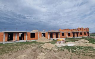 Case cu 4 camere însiruite | Dezmembrare posibila | Santandrei | Bihor - Poză 10