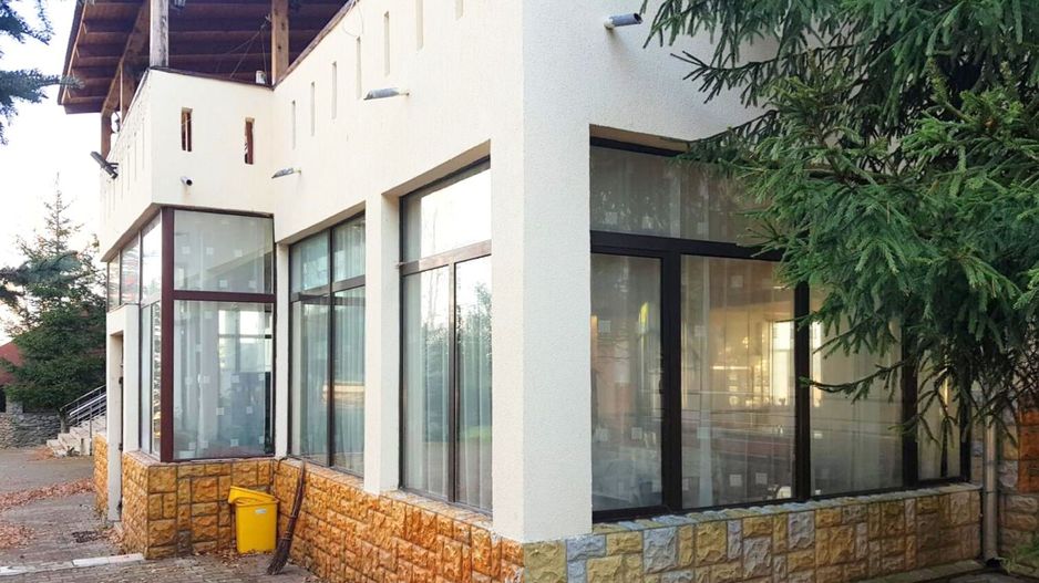Hotel cu arhitectură montană deosebită poziționare premium Sâmbătă de Sus - Poză 18