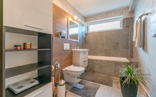 Casa mobilata utilata cartier Izvor Tarlungeni Brasov - Poză 8