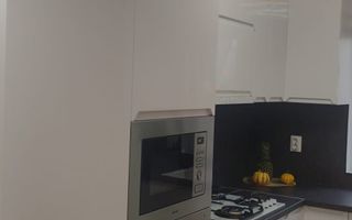 Apartament deosebit cu 3 camere decomandate, zona Campului. - Poză 2