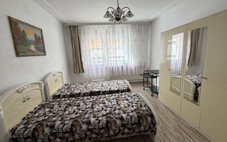 Apartament modern 3 camere cu balcoan terasa și curte comuna in Strand - Poză 3