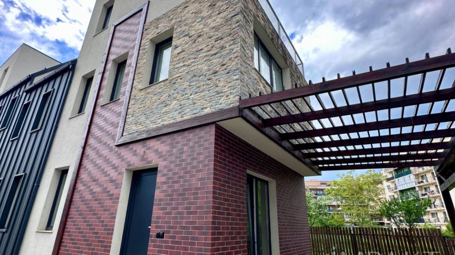 Casa cu acces securizat, curte si balcon | Buna Ziua - Poză 1