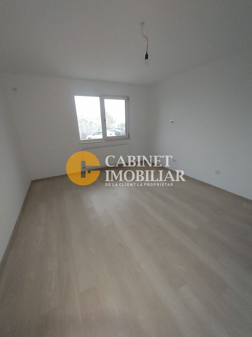 BUCIUM - 1 CAMERA DECOMANDAT - LOC DE PARACRE INCLUS - INTABULAT - Poză 4