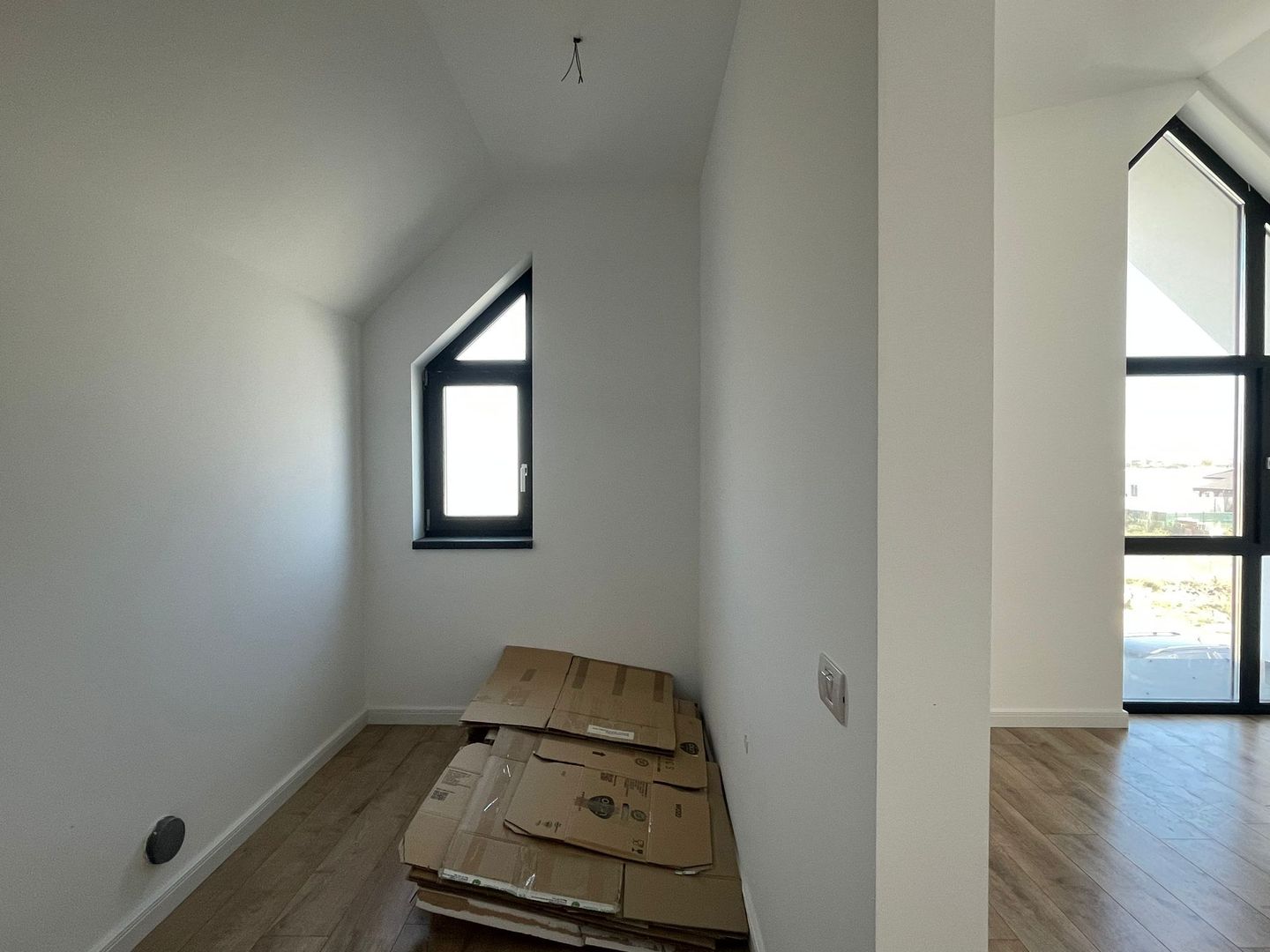 Duplex cu arhitectura deosebita - Mosnita Noua - Poză 7