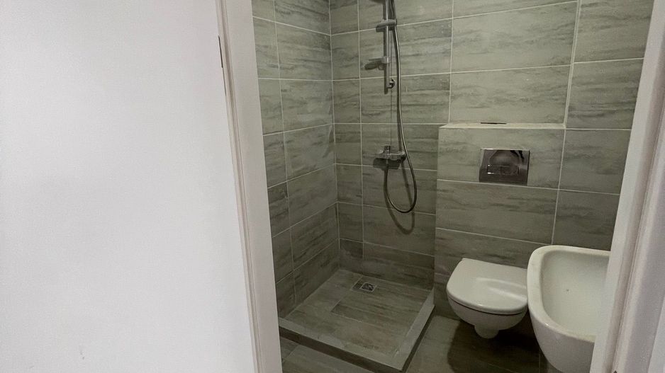 Apartament NOU 3 camere - Loc de parcare si boxa inclusa in pret - Poză 8