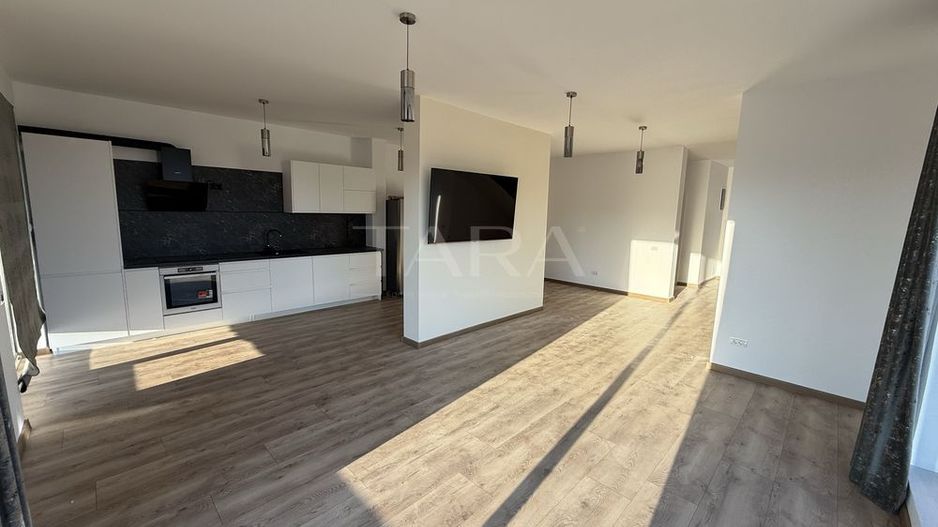 Casă cu 5 camere - Poză 1