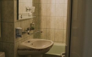 Apartament 3 camere, 70 m² – prima închiriere după renovare, zona Unir - Poză 8