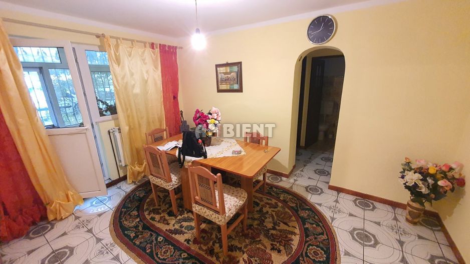Apartament 3 camere, parter, zona BAZAR; - Poză 1