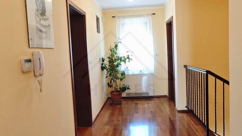 Casa spatioasa. Pretabil si pt. clinica, invatamant, camin varstnici. - Poză 28