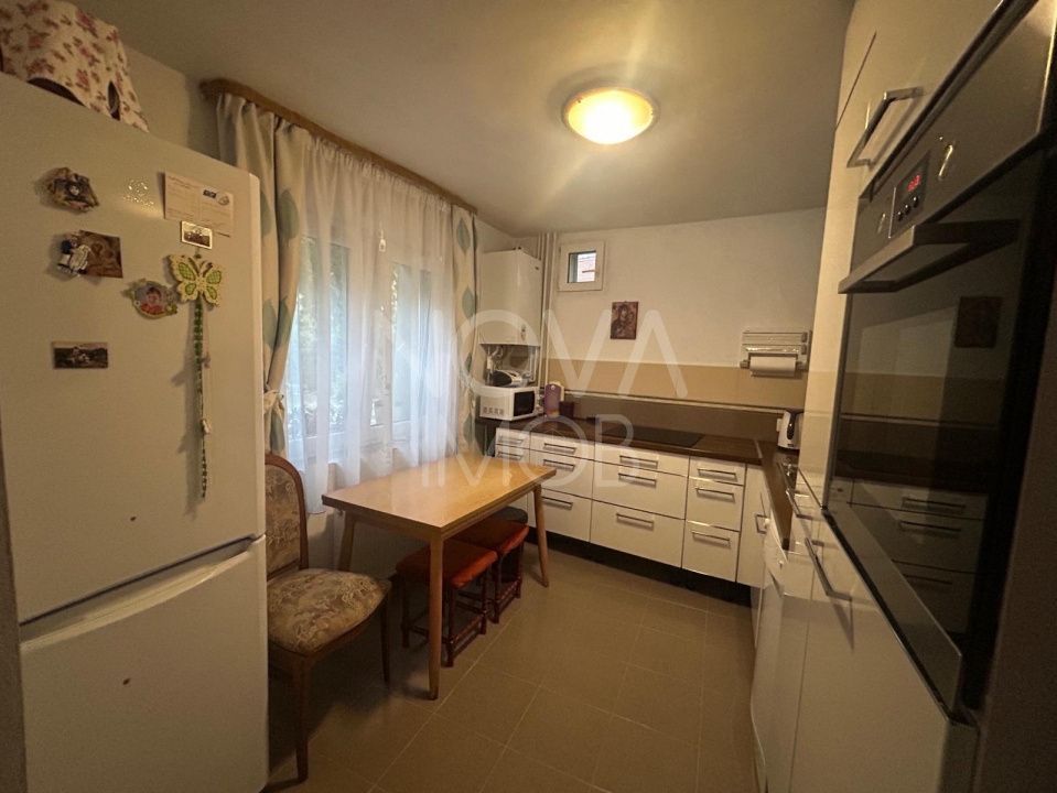 Casa de vanzare 200 mp cu spatiu comercial la parter, strada Lunga - Poză 5