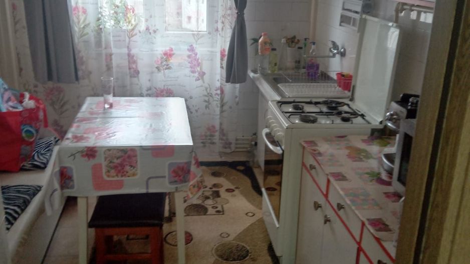 ageuropa.ro vinde ap 3 cam CARAMIDA, 2 wc, zona SOARELUI la etajul 4. - Poză 3