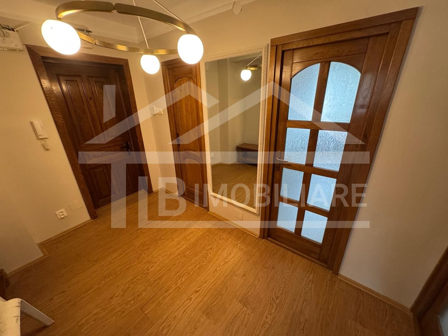 Apartament cu 3 camere, 85 mp, Zona Central - Poză 11