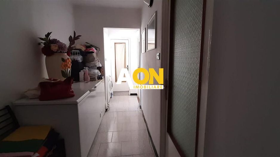 Apartament 3 camere Cetate - Poză 3