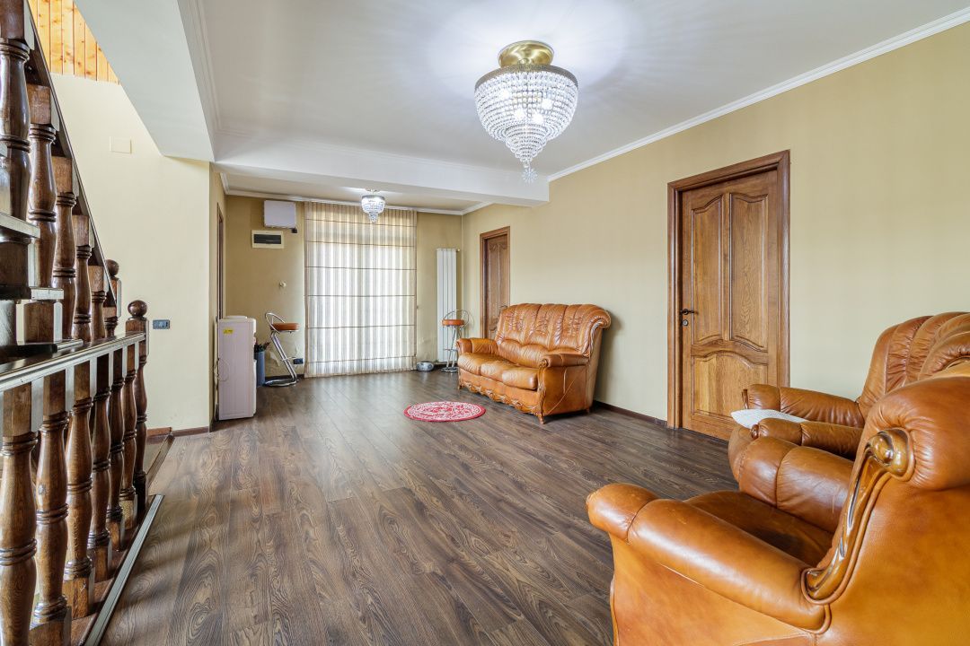 Vila impresionata 550mp util, 300mp teren - Poză 15