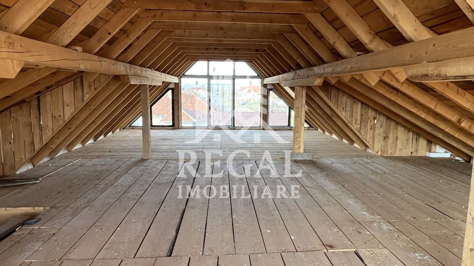 Casă spațioasă de vânzare în Ruși – pentru locuință sau investitie - Poză 15