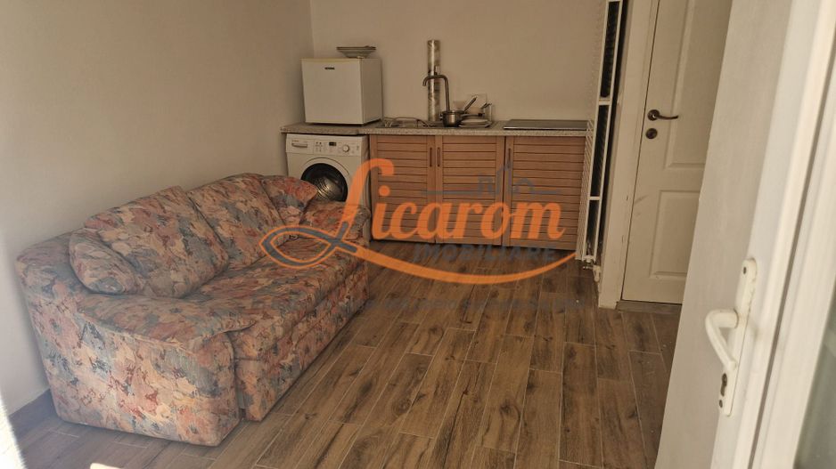 Garsoniera in casa str Iuliu Maniu curte comuna. - Poză 10