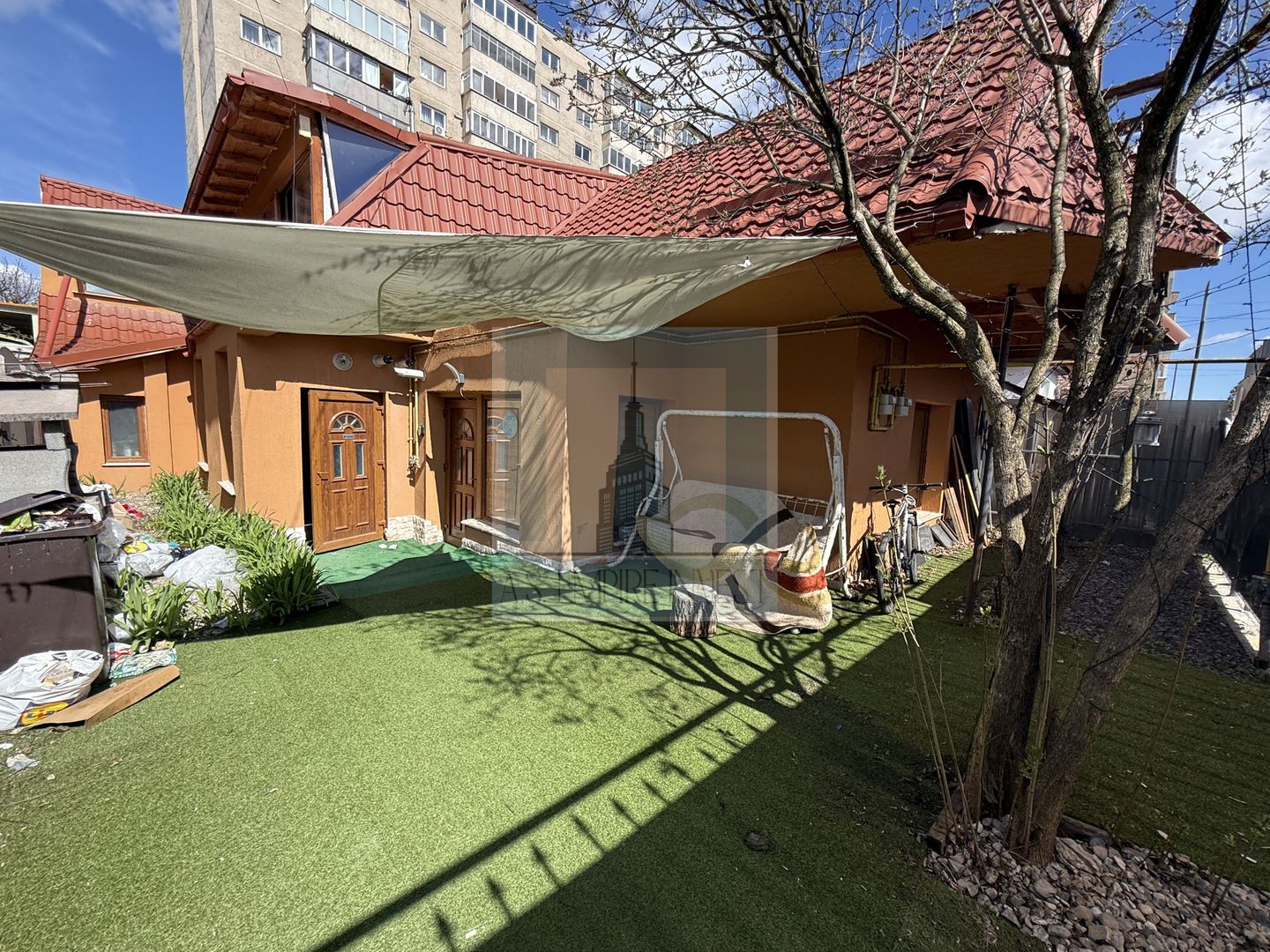 Casa 10 camere, 5 bai, 380 mp teren - zona Astra - Poză 1