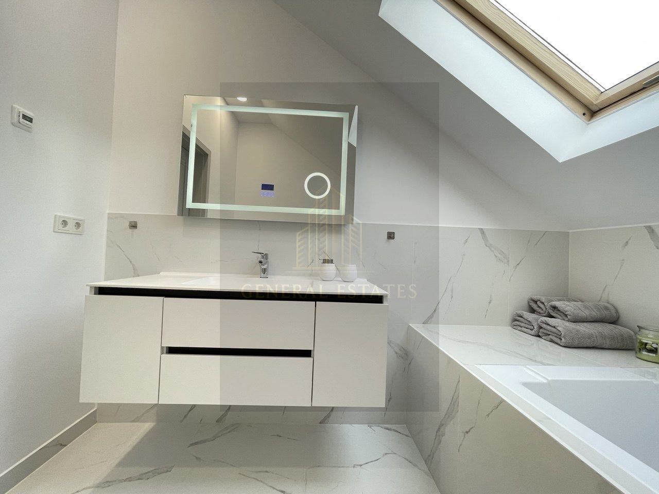 Casă cu design modern & suflet autentic – 200 m² de confort și rafinam - Poză 42